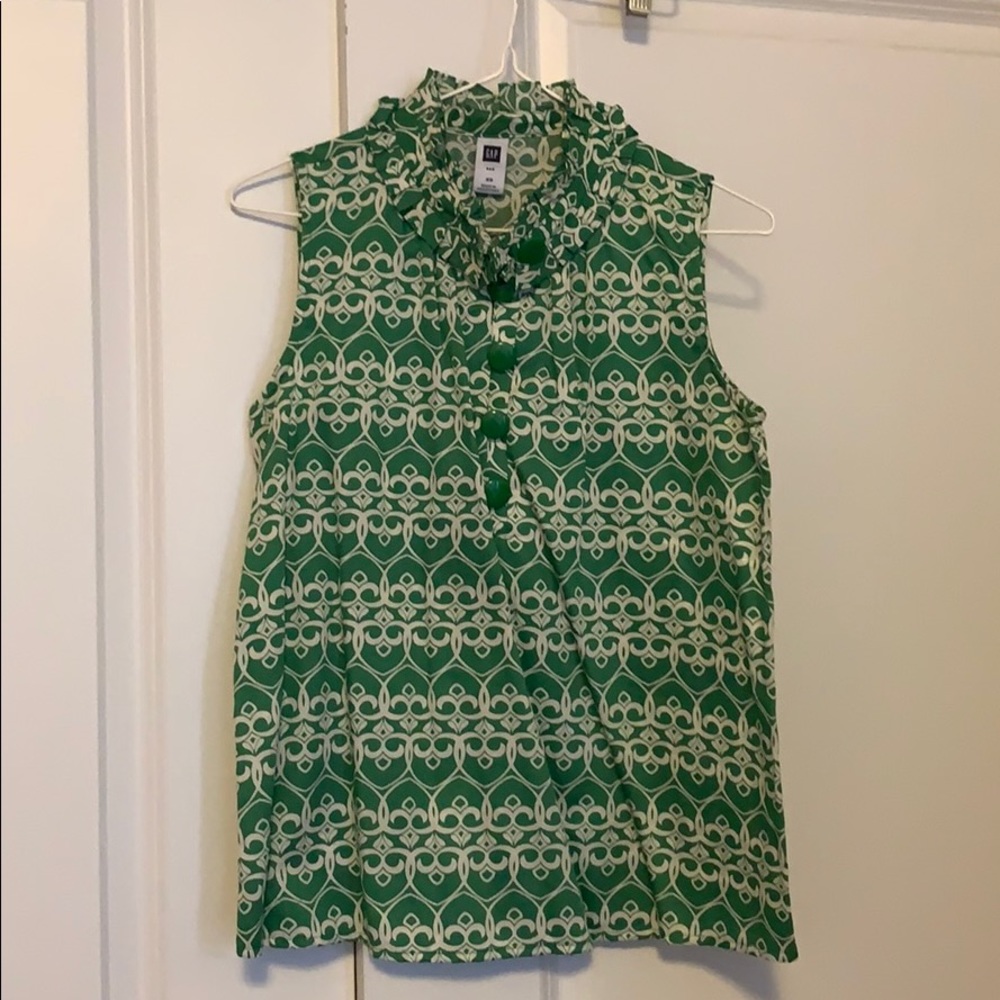 GAP geometric print top